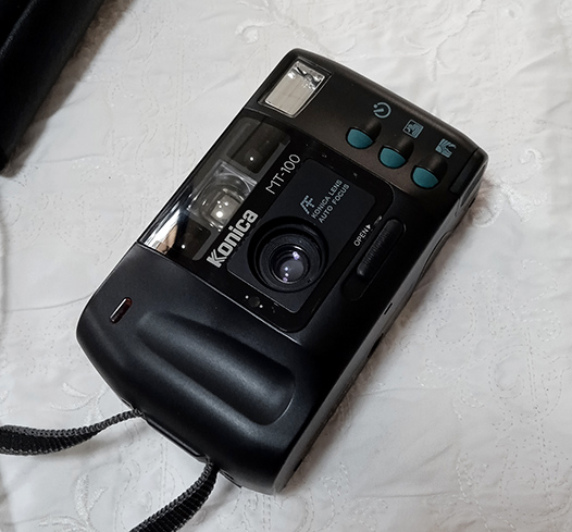 กล้อง KONICA สีดำ MT-100 พร้อมกระเป๋าครบชุด