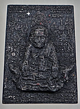 หลวงปู่ทวดปางโปรดสัตว์ หลังพระโพธิสัตว์เทพนาคา อาจารย์หม่อม นิรนามไตรภูมิ (ผสมผงงาช้างดำ)