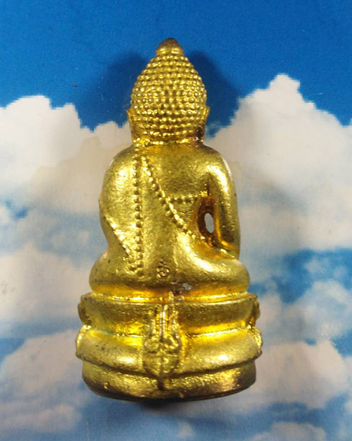 พระกริ่งจักรตรี สก.เฉลิมพระชนมพรรษา ๖ รอบ ปี. ๒๕๔๗ เนื้อทองทิพย์พร้ อมกล่องเดิม