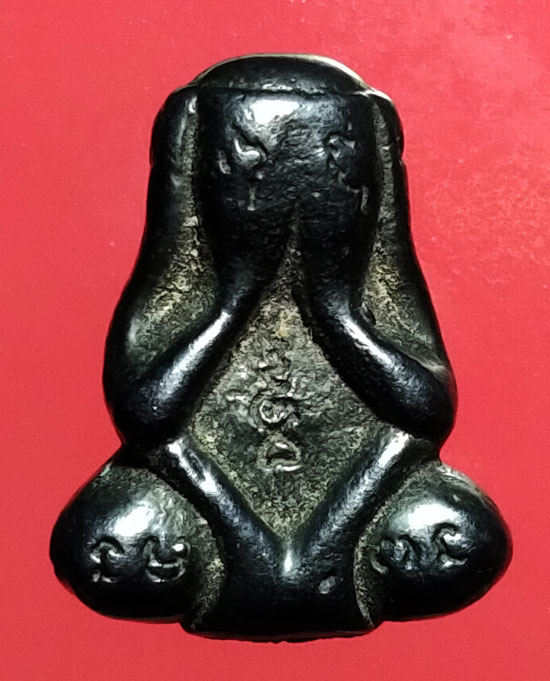 พระปิตตาหลวงปู่สุข วัดห้วยจระเข้ จ.นครปฐม ยุค พ.ศ.24ปลายๆ ท่านเป็นศิษย์หลวงปู่นาค สภาพสวยเนื้อเมฆพัต