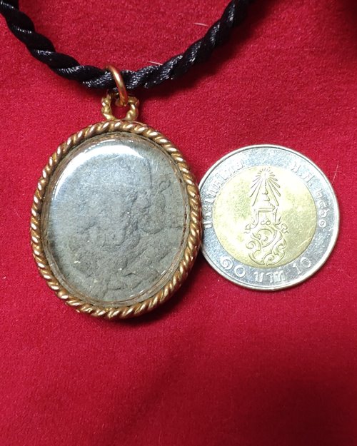 พระพิฆเนศเนื้อผงว่าน-ใบลาน พร้อมเชือกคล้องคอ หลังยันต์โอม (ไม่ทราบวัด)
