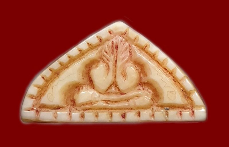 พระปิดตาข้างอุสามเหลี่ยม2หน้า หลวงพ่อเดิม วัดหนองโพธิ์ "รุ่นปี2482"..เนื้องาช้าง