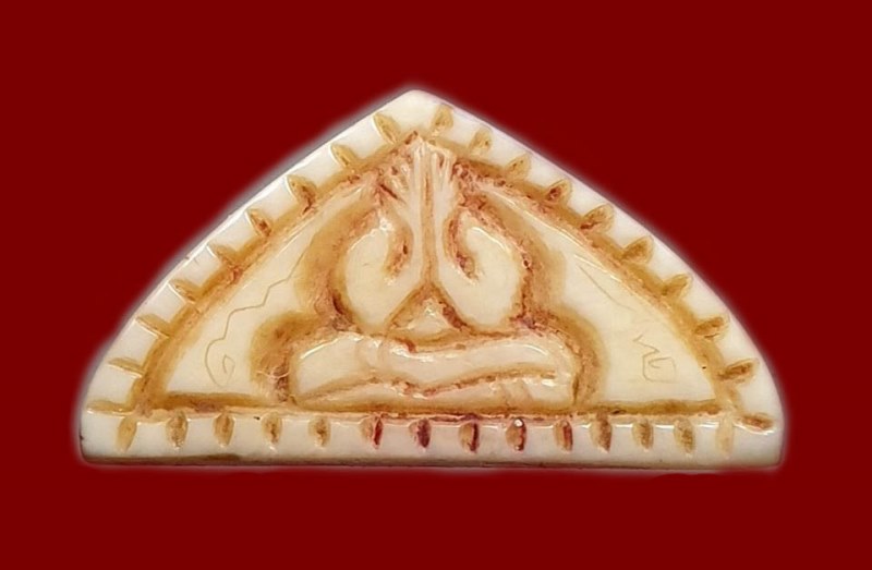 พระปิดตาข้างอุสามเหลี่ยม2หน้า หลวงพ่อเดิม วัดหนองโพธิ์ "รุ่นปี2482"..เนื้องาช้าง