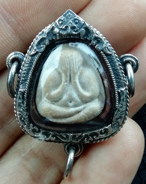 พระปิดตาวัดลาดปลาเค้า