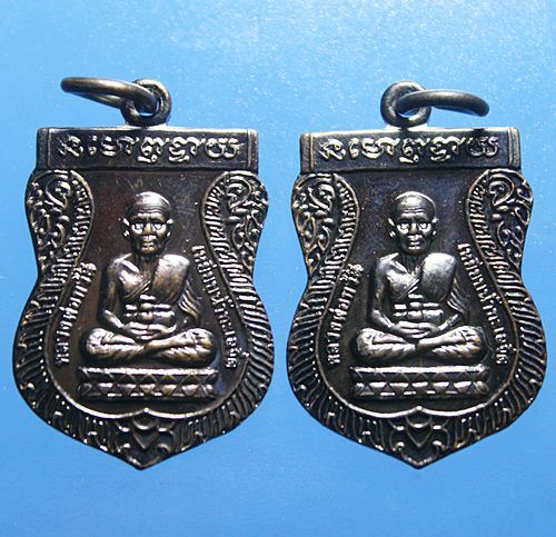 A122เหรียญเสมา หลวงปู่ทวด เนือทองแดงรมดำ ปี55 จำนวน 2 องค์ 