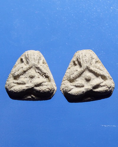 A139พระปิดตา จิ๋ว พิมพ์ 6 เหลียม ด้านหลังตอกโค๊ต  ไม่ทราบที่  จำนวน 2 องค์ 