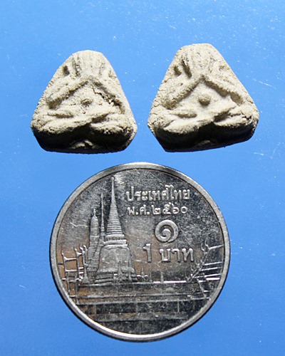 A139พระปิดตา จิ๋ว พิมพ์ 6 เหลียม ด้านหลังตอกโค๊ต  ไม่ทราบที่  จำนวน 2 องค์ 