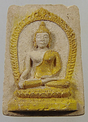 ๒๐ พระพุทธซุ้มเสมา เนื้อผงปัดทอง