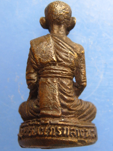 รูปหล่อ หลวงพ่อพลับ วัดเกรียงไกรกลาง จ.นครสวรรค์