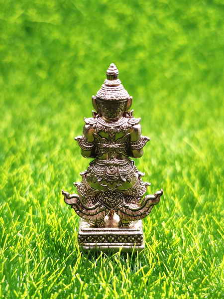 ท้าวเวสสุวรรณ หลวงพ่อทอง วัดบ้านไร่ รุ่น ยกฐานะทองนำโชค เนื้อขันลงหิน หมายเลข 686 พร้อมกล่องเดิม