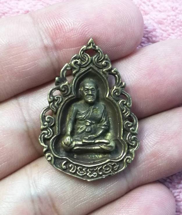 หลวงพ่อมี วัดมารวิชัย เคาะเดียว100บาท