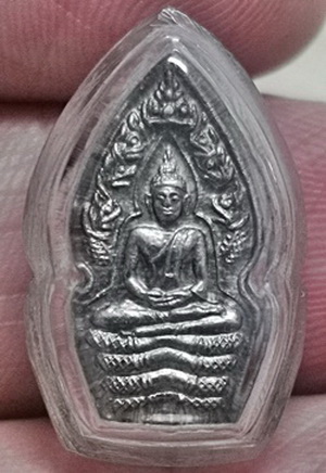 พระนาคปรกใบมะขาม หลวงปู่หมุน เนื้อเงิน สภาพสวยมาก เลี่ยมรักษาผิว พร้อมบัตรพระแท้