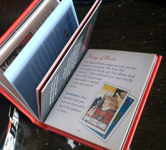 ไพ่ยิปซี Hanson Robert Tarot Deck ของแท้ ชุด Tarot to go และคู่มือสี่สีทั้งเล่ม ใน Boxset สวยงาม
