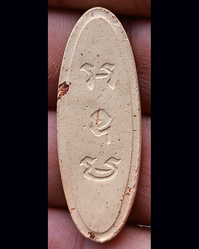 3.พระ 25 พุทธศตวรรษ เนื้อดินแร่ พร้อมกล่องกำมะหยี่สวยงาม