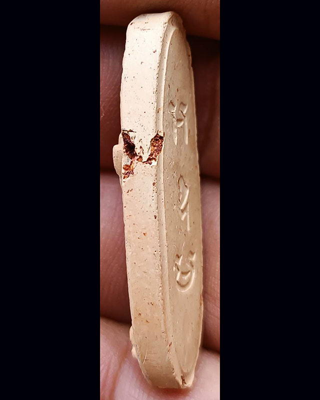 3.พระ 25 พุทธศตวรรษ เนื้อดินแร่ พร้อมกล่องกำมะหยี่สวยงาม