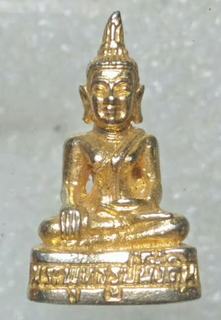 รูปหล่อพระพุทธรูปนั่งดิน วัดศรีดอก จ.  แพร่