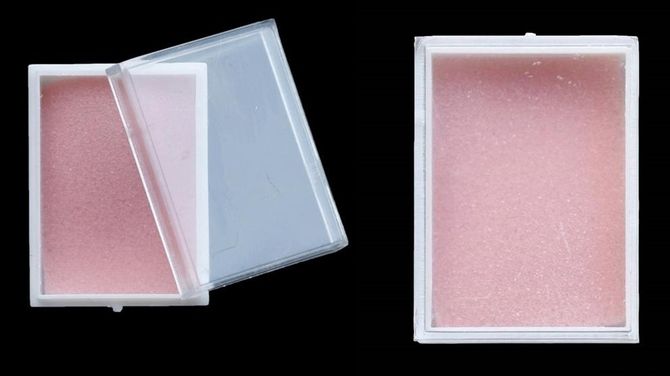 กล่องอะคริลิคใส่พระแบบฝาครอบ ขนาด 3 x 4.4 x 1.5 ซ.ม. จำนวน 50 ใบ เคาะเดียวครับ