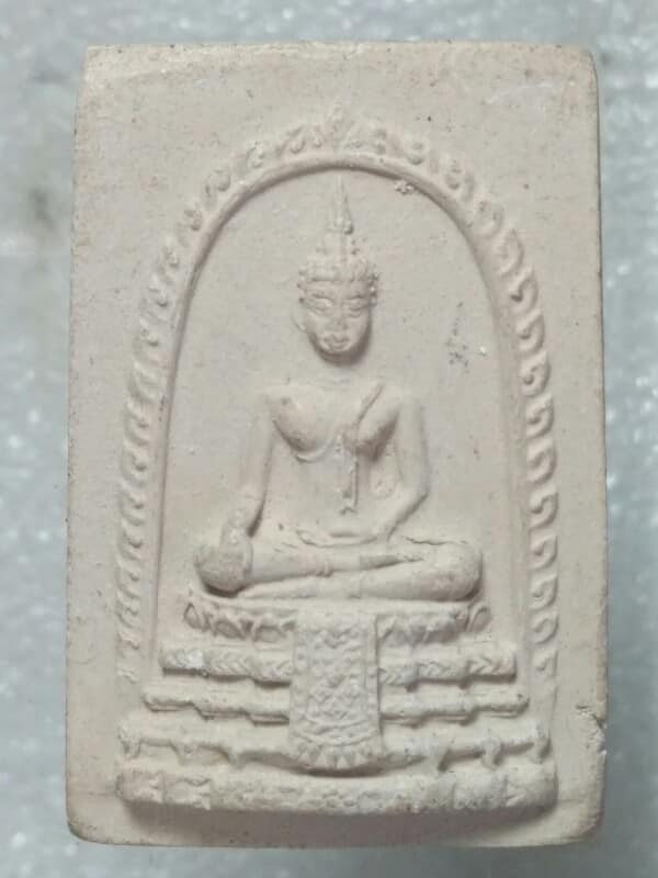 พระเนื้อผงหลังยันต์น้ำเต้า