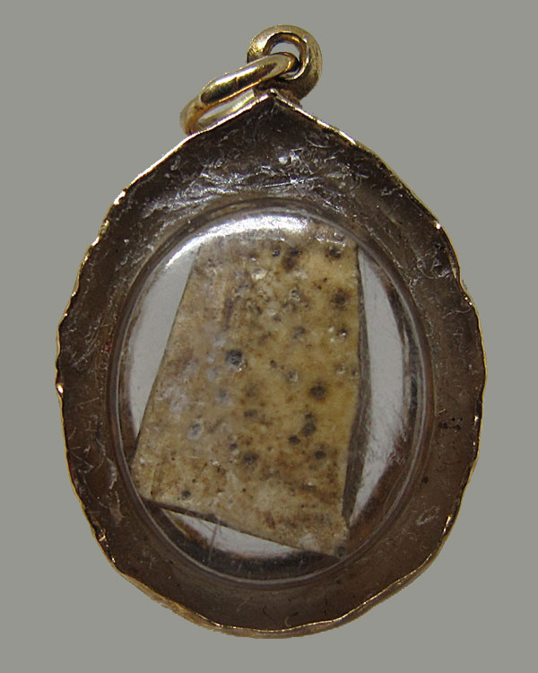 ชิ้นส่วนพระสมเด็จ เลี่ยมทอง