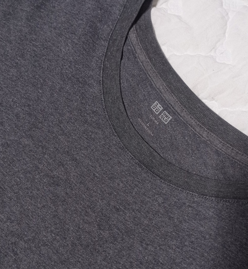 เสื้อยืด UNIQLO ของแท้ สีเทา ทรงสวยครับ