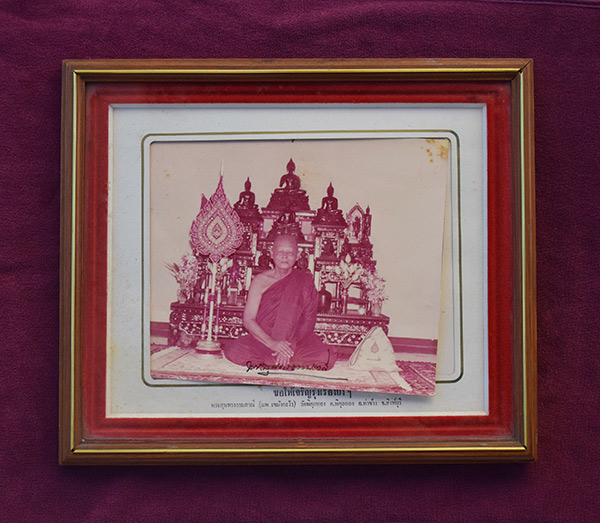 รูปภาพขนาดบูชา กว้าง 14.5 นิ้ว สูง 12.5 นิ้ว(กรอบนอก) หลวงพ่อแพ วัดพิกุลทอง เทพเจ้าแห่งลุ่มแม่น้ำน้อ
