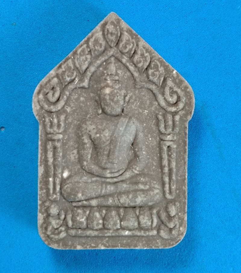 พระขุนแผนพรายมหาเศรษฐี ๘๙ พิมพ์ใหญ่ เนื้อผงพรายกุมาร ฝังพลอยเสก พร้อมกล่องเดิม