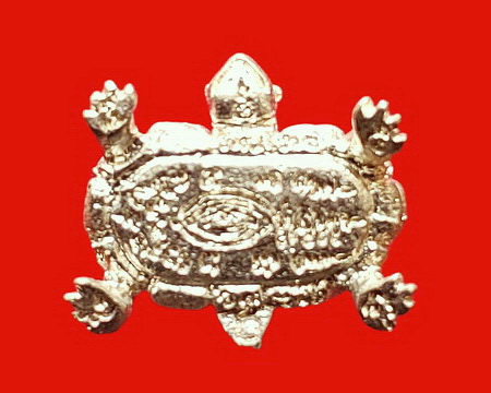 รูปเหมือนหลวงปู่หลิวนั่งเต่า รุ่นลาภยศ เนื้อเงิน วัดไร่แตงทอง ปี 2537 สวยมากค่ะ