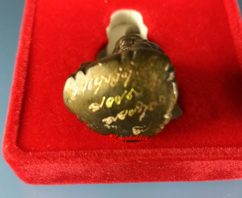 หลวงปู่ทวด พิมพ์เศียรโต รุ่นกฐิน51 หมื่นยันต์ลังกาสุกะ พระอาจารย์แดง วัดไร่ จ.ปัตตานี เนื้อนวะกลับดำ