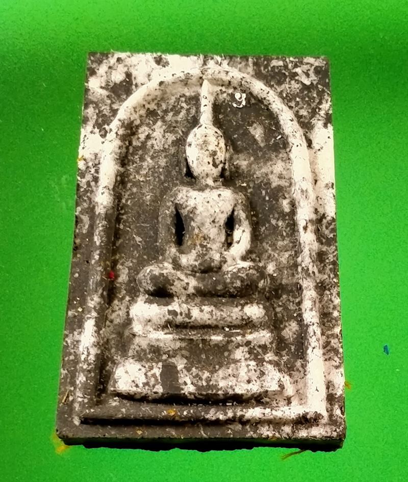 พระสมเด็จ 100 ปี หลวงพ่อพัฒน์ วัดห้วยด้วน เนื้อผงใบลาน จีวรหลวงพ่อพัฒน์ ผงลบ