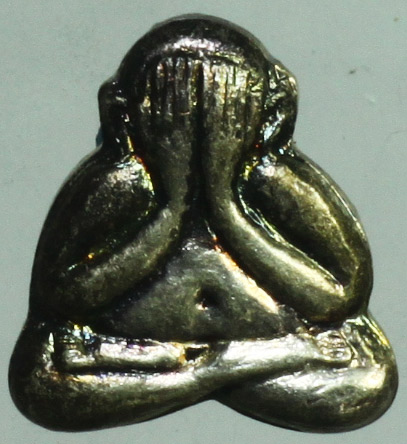 พระปิดตาวัดปรก เนื้อเงิน ผิวรุ้งสวยๆ พร้อมกล่องเดิม