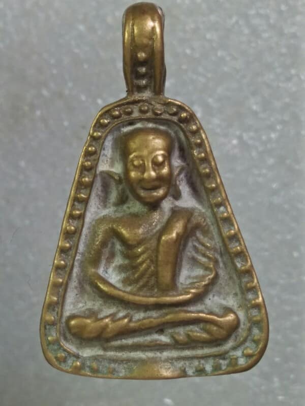 เหรียญจอบหล่อหลวงพ่อเงิน วัดบางคลาน หลังยันต์น้ำเต้า รุ่นพิเศษ 