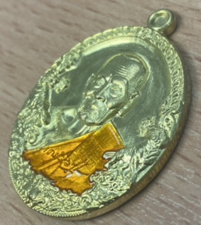 เหรียญราชาพยัคฆ์ เนื้อทองทิพย์ ลงยาจีวร หลวงพ่อพัฒน์ วัดห้วยด้าน