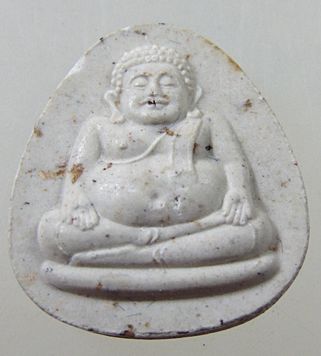 ๒๐ พระสังกัจจายน์เนื้อผงหลังยันต์เฑาะ  ๓