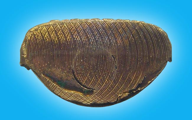 รูปเหมือนปั๊มรุ่นแรกอุดกริ่ง เนื้อฝาบาตรกะหลั่ยทอง พระอาจารย์ดิเรก วัดหนองทราย สุพรรณบุรี