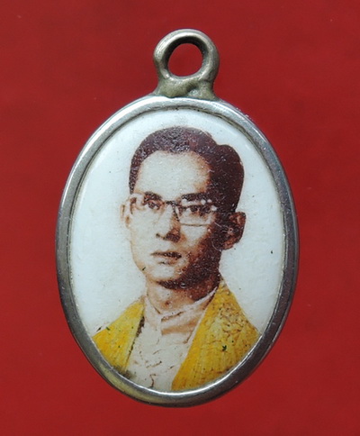 ล็อคเก็ตในหลวง หลังลายเซ็นต์ หลวงปู่ทิมปลุกเสก ออกวัดไผ่ล้อม ปี13 พระพิธีดี น่าบูชามากตนับ