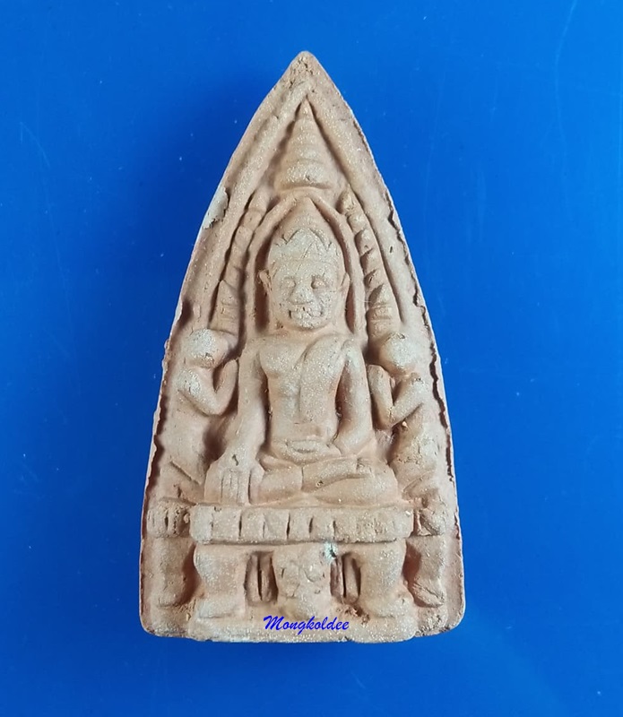 พระเลี่ยง เนื้อดิน รุ่นปิดทอง 51 วัดพระธาตุหริภุญชัย จ.ลำพูน พร้อมกล่องกัมหยี่เดิม