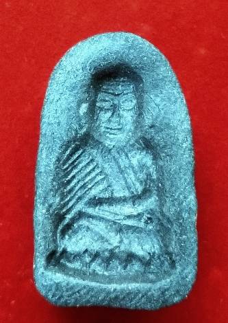 หลวงปู่ทวด รุ่นเลื่อนสมณศักดิ์ อ.ทอง ปี 2545 พิมพ์พระรอด เนื้อผงคลุกรัก หลังแบบ