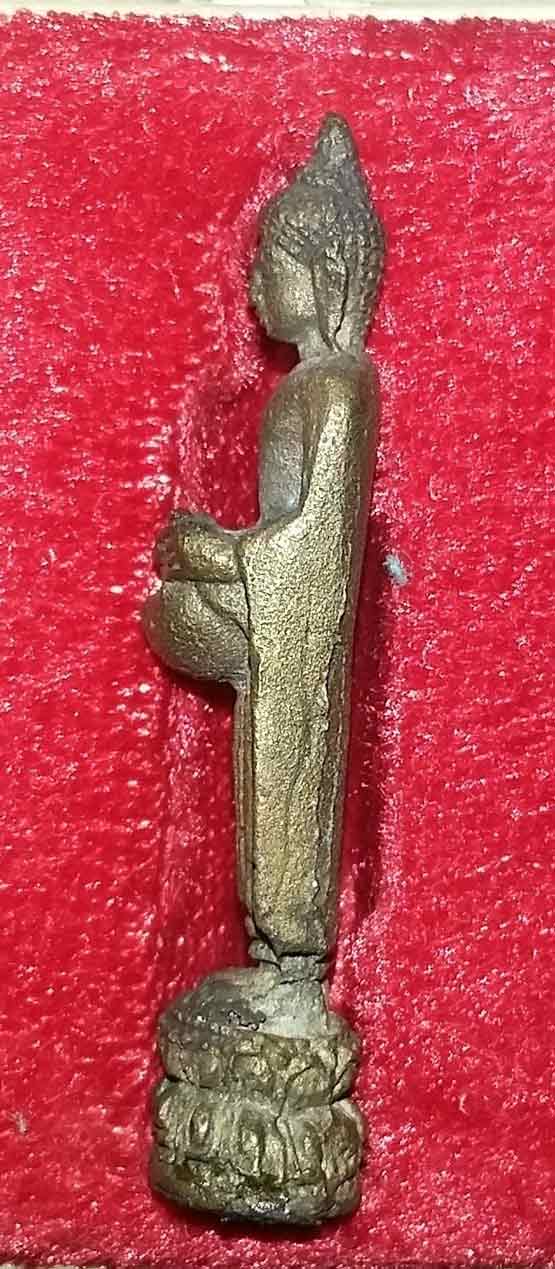 รูปหล่อ หลวงพ่อแก่นจันทน์ วัดช่องลม จ.ราชบุรี ออกปี 2540 