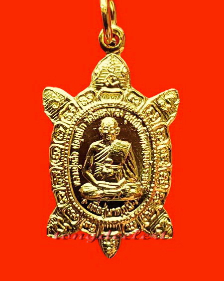 เหรียญพญาเต่าเรือน หลวงปู่หลิว รุ่นเพื่อมาตุภูมิ กะไหล่ทอง สวยมากค่ะ