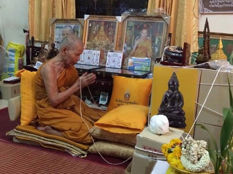พระผงไพรีพินาศปิดเงิน ปิดทอง ด้านหลังโรยผงตะไบพระกริ่งปวเรศ แยกจากชุดกรรมการ หมายเลข 1176