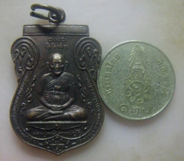 **วัดใจ**เหรียญเสมารุ่นพิเศษ หลวงปู่หงษ์ วัดเพชรบุรี ที่ระลึกสร้างพระอุโบสถวัดสุวรรณาราม ปี๒๕๔๘**สวย