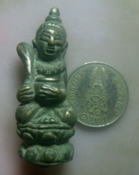 **วัดใจ**พระอุปคุต ถือดอกบัวอุ้มบาตร ใต้ฐานเลข ๑ เนื้อสำริดแก่เงิน เก่าๆ ไม่ทราบที่**เนื้อจัด สวยๆ