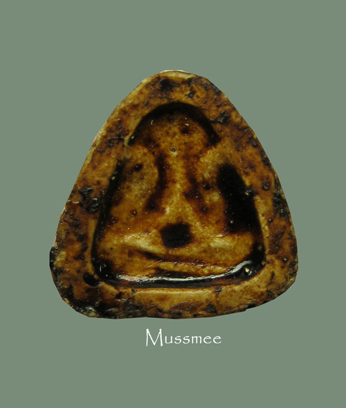 พระปิดตาพิมพ์จิ๋ว หลังแบบ ลพ.ภุชงค์ วัดช่องลม จ.ชลบุรี พระสวยยยยยยยยยย ### เคาะเดียว ###