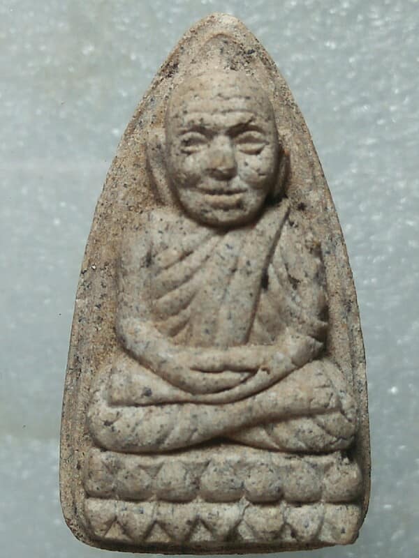 หลวงปู่ทวดออกวัดคงคาหลัง๕๐ปีครองราชย์ ร ๙  นนทบุรี ปี๓๐  เนื้อผง 