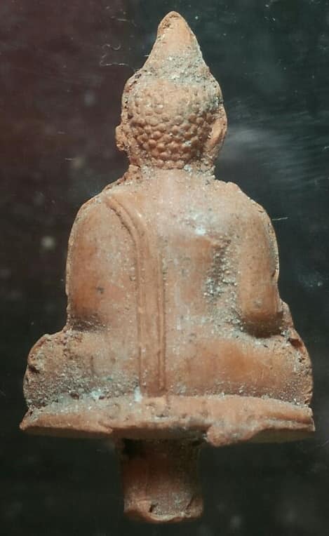 พระยอดธงเนื้อดิน 