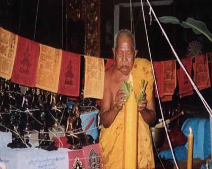 กุมารทองเสน่ห์จันทร์ หลวงปู่ฤทธิ์ วัดชลประทานราชดำริ บุรีรัมย์ ปี 2547 ขวดเล็ก สูง 4 ซม.