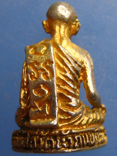 รูปหล่อ หลวงพ่อฮวด วัดหัวถนนเหนือ จ.นครสวรรค์