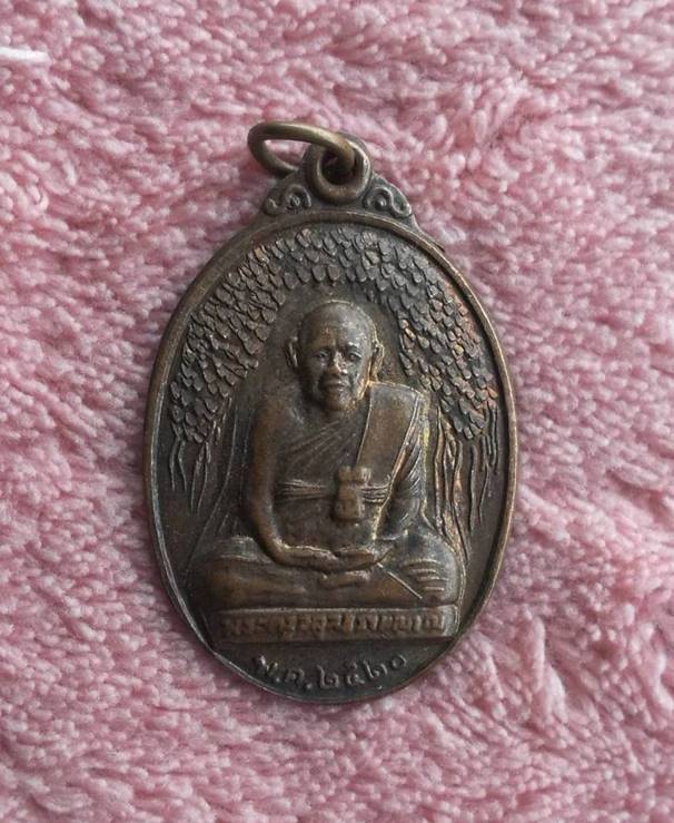 ครูบาศรี วัดร่องไฮ จ.พะเยา    (เคาะเดียวแดง เริ่มที่ 100 บาท)