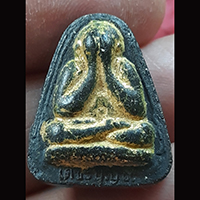 พระปิดตา เดชะบุญ ๙ หลวงพ่อจักษ์ วัดชุ้ง อ.เสาไห้ จ.สระบุรี