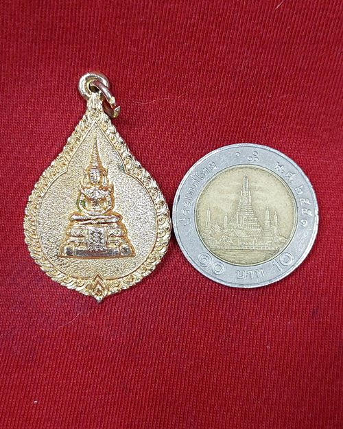 เหรียญพระแก้วมรกต กะไหล่ทอง พิธีมหาพุทธาภิเษก ณ วัดเลา บางขุนเทียน กทม. ปี2519